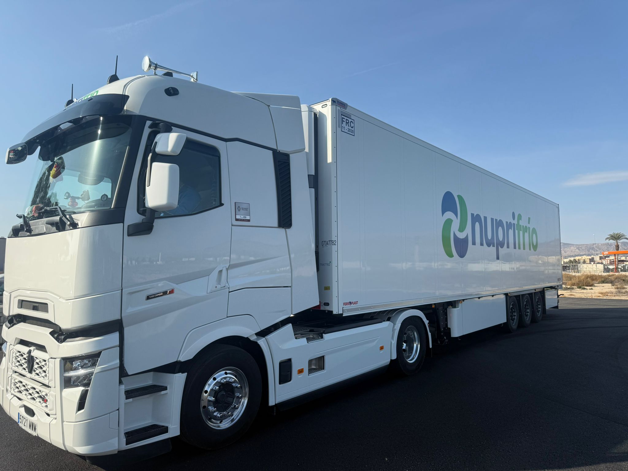 Camión frigorífico Nuprifrio en carretera europea